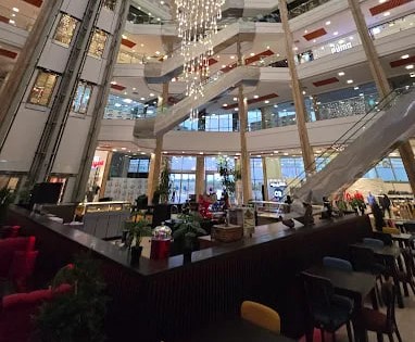 محوطه مرکزی مرکز خرید داریوش کیش